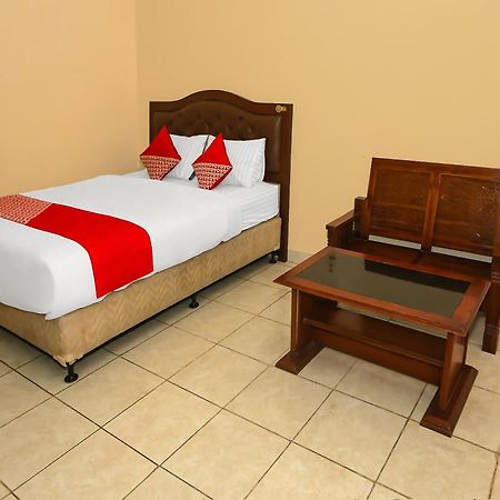 Super Oyo 3978 Hotel Danau Indah Bekasi Esterno foto