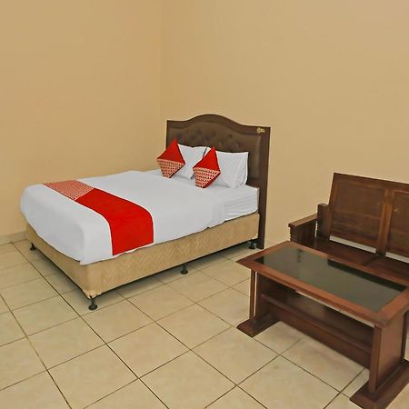 Super Oyo 3978 Hotel Danau Indah Bekasi Esterno foto