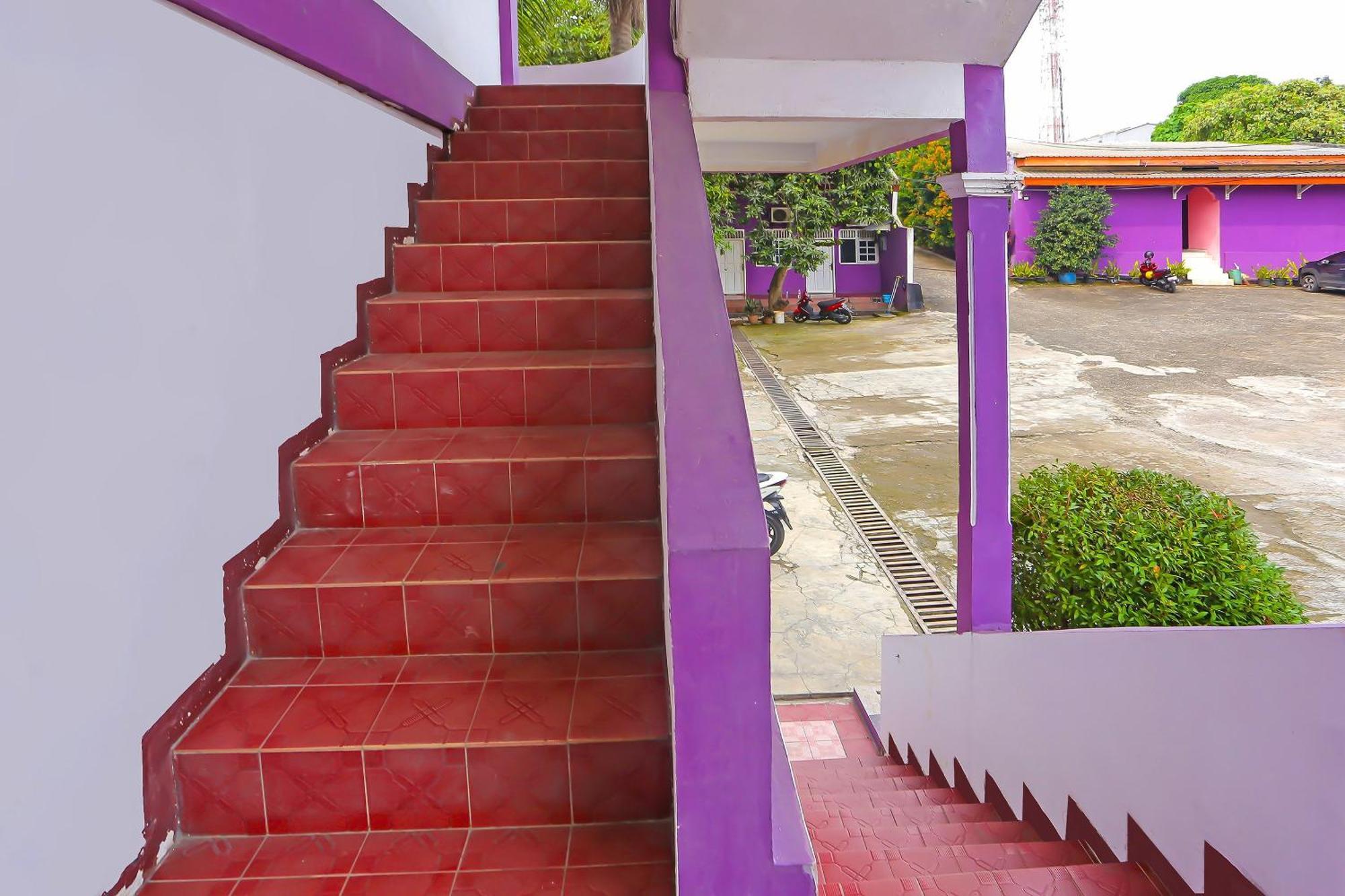 Super Oyo 3978 Hotel Danau Indah Bekasi Esterno foto