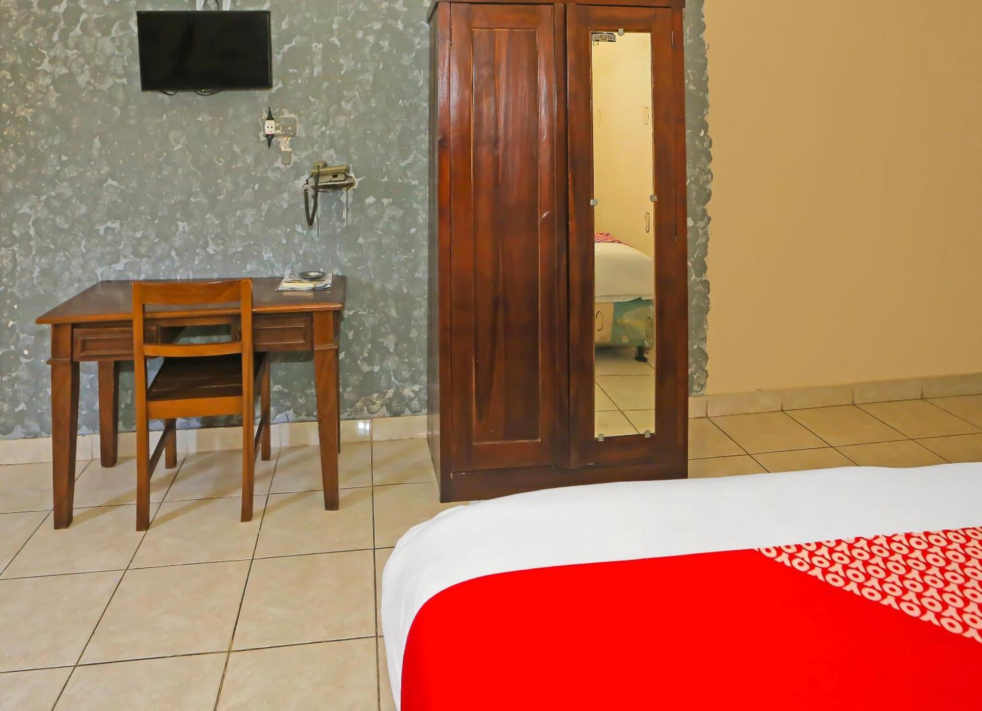 Super Oyo 3978 Hotel Danau Indah Bekasi Esterno foto