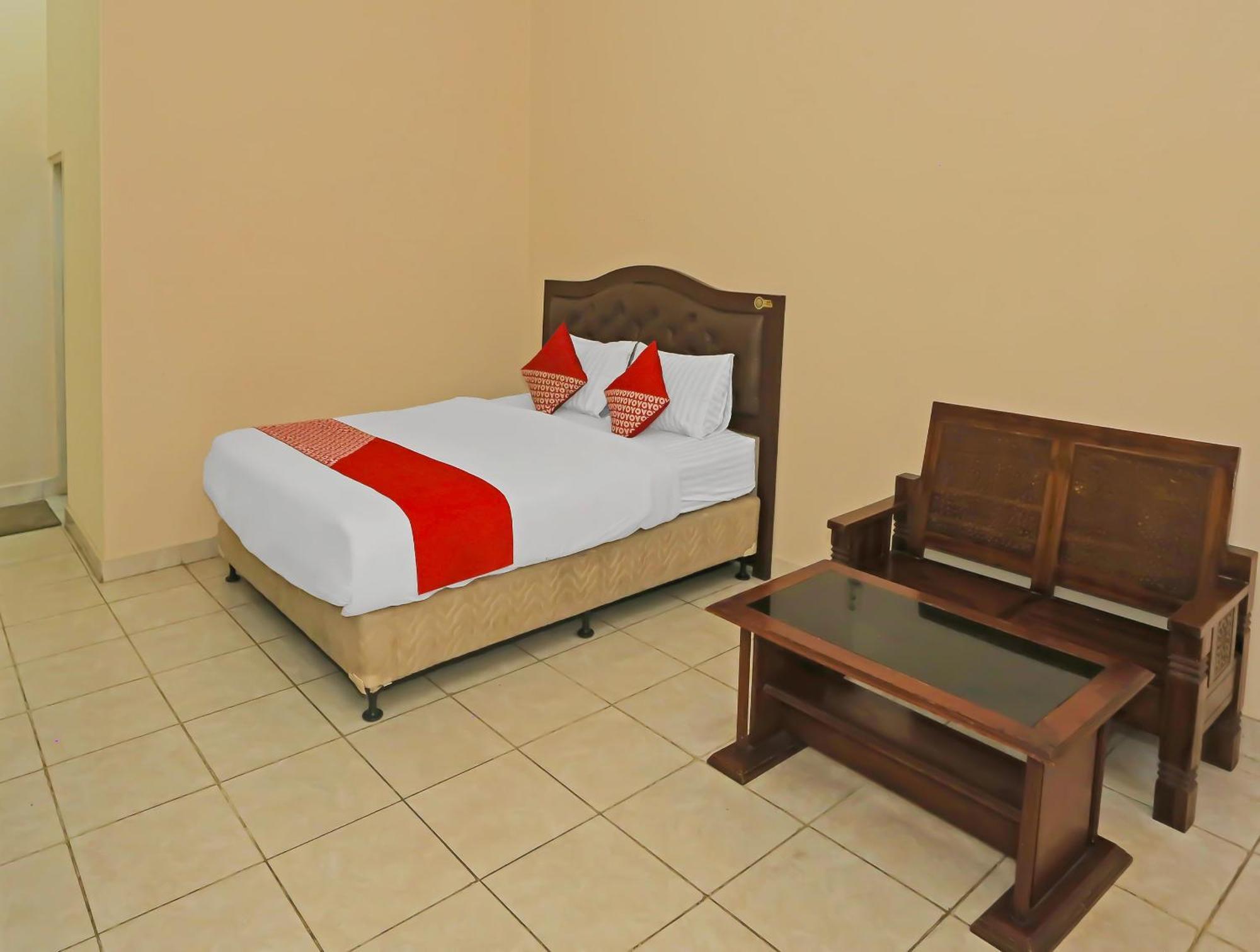 Super Oyo 3978 Hotel Danau Indah Bekasi Esterno foto