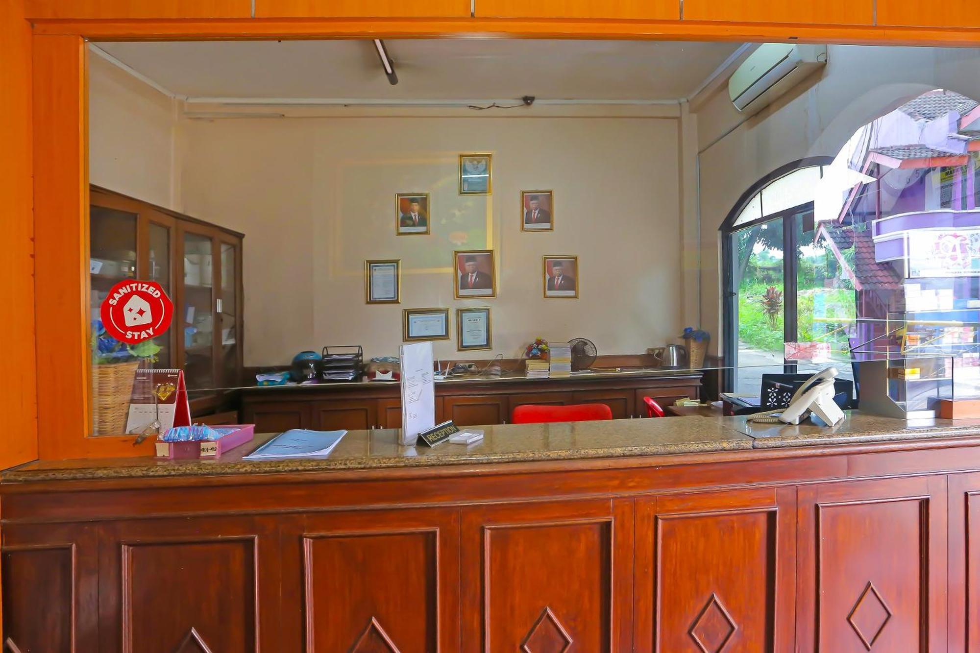 Super Oyo 3978 Hotel Danau Indah Bekasi Esterno foto